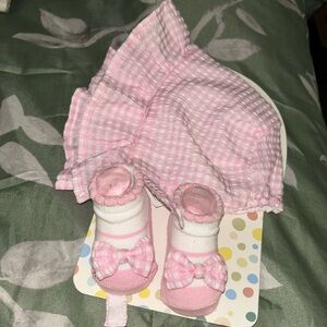 Little Me Bonnet and Bootie Set For Girl 0-12 months nwt